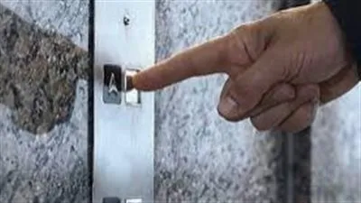 التحقيقات فى سقوط شاب من مصعد بالطابق السادس بحلوان: اختل توازنه 
