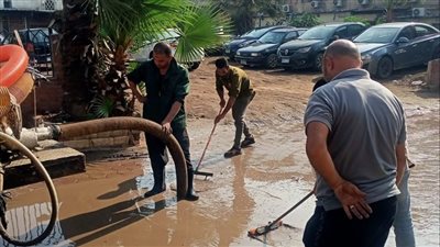 الجيزة: رفع 986 طن مخلفات وقمامة واستمرار جهود شفط مياه الأمطار