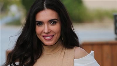 دينا عن سبب تعدد زيجاتها: أنا مش بصاحب.. وأي عريس جديد بيطلبني من ابني