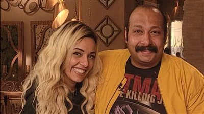 في غرفة العمليات.. محمد ثروت يطلب الدعاء لزوجته