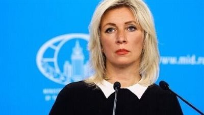 زاخاروفا: ماكرون يمارس دورين متناقضين في آن واحد