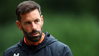 فان نيستلروي يعلن تشكيل آيندهوفن الرسمي لمواجهة آرسنال في الدوري الأوروبي