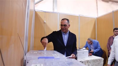 النائب هاني سري الدين يدلي بصوته بانتخابات الهيئة العليا لحزب الوفد