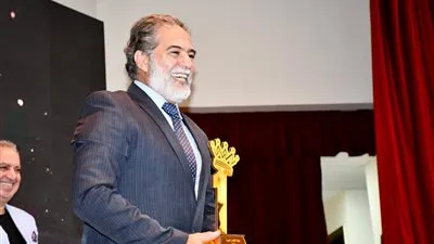 تكريم محسن محي الدين في حفل جوائز 