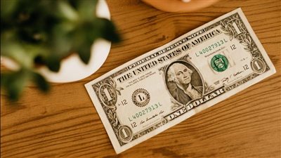 سعر الدولار خلال التعاملات المسائية اليوم الجمعة.. تداعيات رفع 