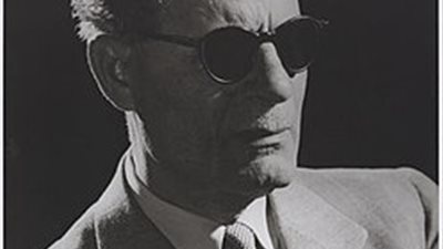 عميد الأدب العربي.... تعرف علي أبرز المعلومات في حياة طه حسين 