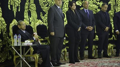 أشرف زكي وإيهاب توفيق في عزاء فريد الديب بعمر مكرم (فيديو)