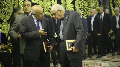 توزيع المصاحف.. أبرز المشاهد بعزاء فريد الديب بمسجد عمر مكرم بالتحرير |صور