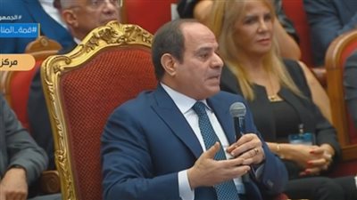 السيسي لـ المصنعين: مستعد كدولة ادخل بنسبة في المشروعات مع اللي عايز