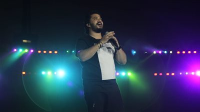 مصطفى حجاج يحيي حفل نهائي دوري مراكز الشباب