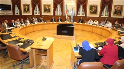 قرار مهم من محافظ القاهرة بشأن مشروعات الإسكان البديلة للعشوائيات