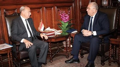 وزير الزراعة يبحث مع محافظ القليوبية سرعة تخصيص الأراضي لمشروعات النفع العام وحياة كريمة