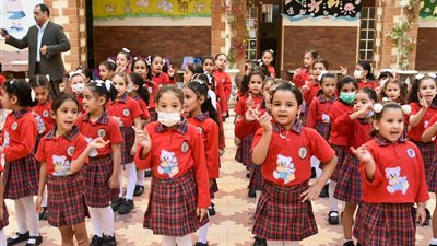 تعليم بورسعيد يشارك الطلاب طابور الصباح بمدرسة سانت مارى 