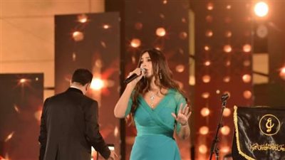 بالورود.. جنات تشعل أجواء مهرجان الموسيقى العربية بـ 