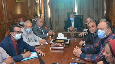 محافظ القليوبية يناقش أعمال استكمال ممشى أهل مصر ببنها