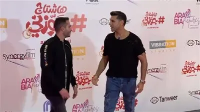 حسن أبو الروس يفاجئ الجمهور بلوك مختلف في عرض 