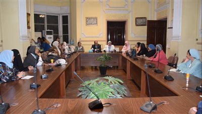 رئيس جامعة حلوان يتفقد كلية التربية الرياضية بنات ويشجع على تطوير الكلية وإقامة المشروعات