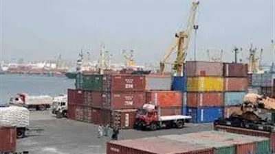 عاجل.. الغرف التجارية: الافراج عن أكثر من 4الالاف شحنة من مستلزمات الإنتاج والمواد غذائية