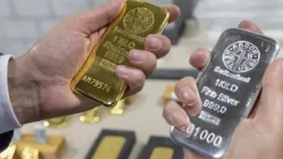 الذهب يستفيد من انخفاض الدولار خلال تعاملات اليوم 