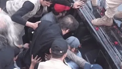 القصة الكاملة لمحاولة اغتيال عمران خان في باكستان