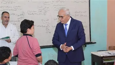 وزير التعليم يتفقد سير العملية التعليمية بمدارس محافظة الشرقية