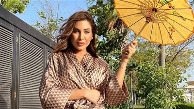 شاهد.. يارا تتألق بالأصفر في أحدث ظهور لها