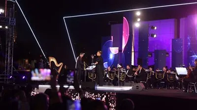 أصالة لجمهورها بحفل ختام الموسيقى العربية في أول ظهور لها بعد إجرائها عملية تجميل: إيه رأيكم في شكلي وشعراتي