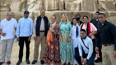 توبو السادس ملك تونجا يزور منطقة أهرامات الجيزة