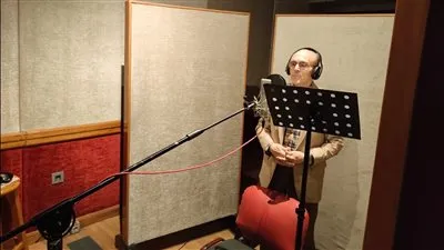 بالصور.. محمد صبحي ينتهي من تسجيل أغاني مسرحيته 