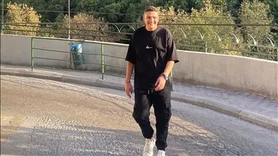 أول رد من نجل مصطفى كامل على صورته مع الرابر الموقفين بالمنزل 