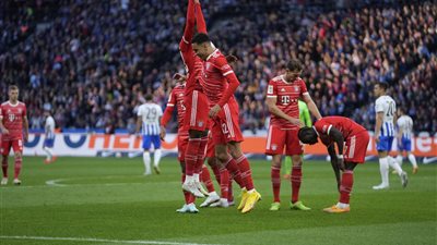 بايرن ميونخ يضرب هيرتا برلين بثلاثية ويحتل صدارة الدوري الألماني