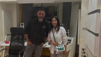 بصورة مع منى زكي.. عمرو مصطفى يثير تساؤلات الجمهور حول العمل الذي يجمعهما