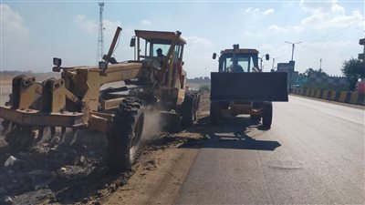 رفع 105 طن نواتج تطهير الترع والمجاري المائية في الدقهلية 