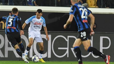 نابولي يفوز على أتلانتا بهدفين مقابل هدف في الدوري الإيطالي