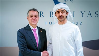 وزير الخارجية الإماراتي يستقبل رئيس الاتحاد السويسري 
