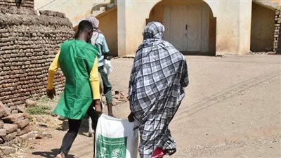 مركز الملك سلمان للإغاثة يعلن توزيع 1570 سلة غذائية للنازحين فى نيجيريا 