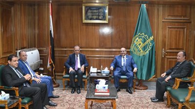 محافظ القليوبية ومساعد وزير العدل يفتتحان مكتب توثيق نادي القضاة ببنها  