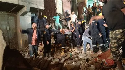 4 أسرار حول انهيار عقار إمبابة.. المبنى كان آيل للسقوط 