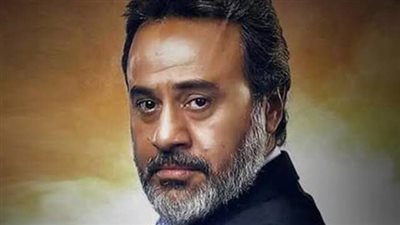 إيهاب فهمي يؤدي مناسك العمره برفقة زوجته (صورة)