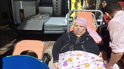 الأجهزة الأمنية بالقاهرة تتوجه لمنزل إحدى السيدات وتقدم لها المساعدة فى نقلها للمستشفى