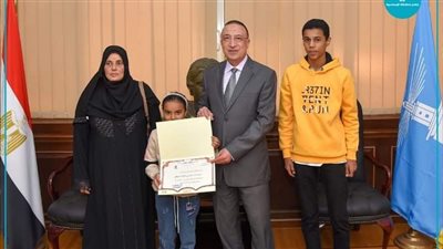 محافظ الإسكندرية يستقبل أسرة شهيد الحماية المدنية بحريق سموحة (صور)