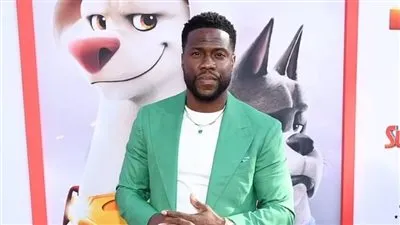 متناسيًا حادثة السرعة.. كيفين هارت يقتني سيارة رياضية جديدة