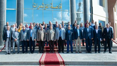 وزير الإنتاج الحربي يتابع سير العملية الإنتاجية في 