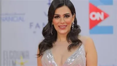 بالذهبي.. إنجى المقدم في أحدث ظهور لها