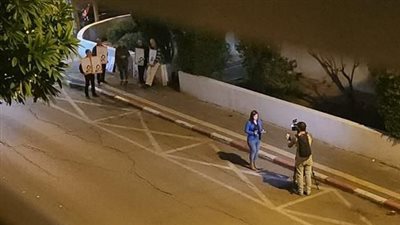 عاجل.. مظاهرة لدعم علاء عبدالفتاح أمام السفارة المصرية في تل أبيب (فيديو وصور)