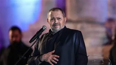 شاهد.. جورج وسوف يغني 