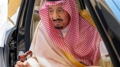 خادم الحرمين الشريفين يزور مقر إمارة منطقة الرياض وقصر المصمك