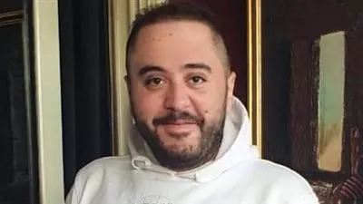 بهذه الكلمات.. عمرو عبد العزيز يحيي ذكرى وفاة محمود عبد العزيز