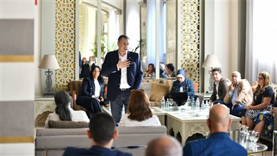 وزير السياحة والآثار يلتقي فريق متابعة استعدادات مؤتمر COP27: 