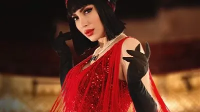 شاهد.. نسرين طافش بإطلالة جريئة إستعدادًا للكريسماس